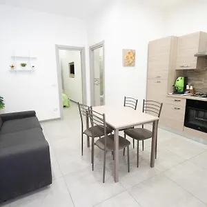 Casa Vacanza Serafino Appartamento Aeroporto di Catania Fontana Rossa